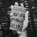 Una scheda della versione completamente a transistor dell’IBM 604