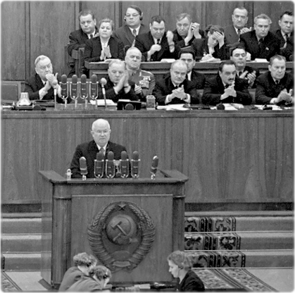 febbraio, al XX Congresso del PCUS, Kruscev si dissocia dallo stalinismo